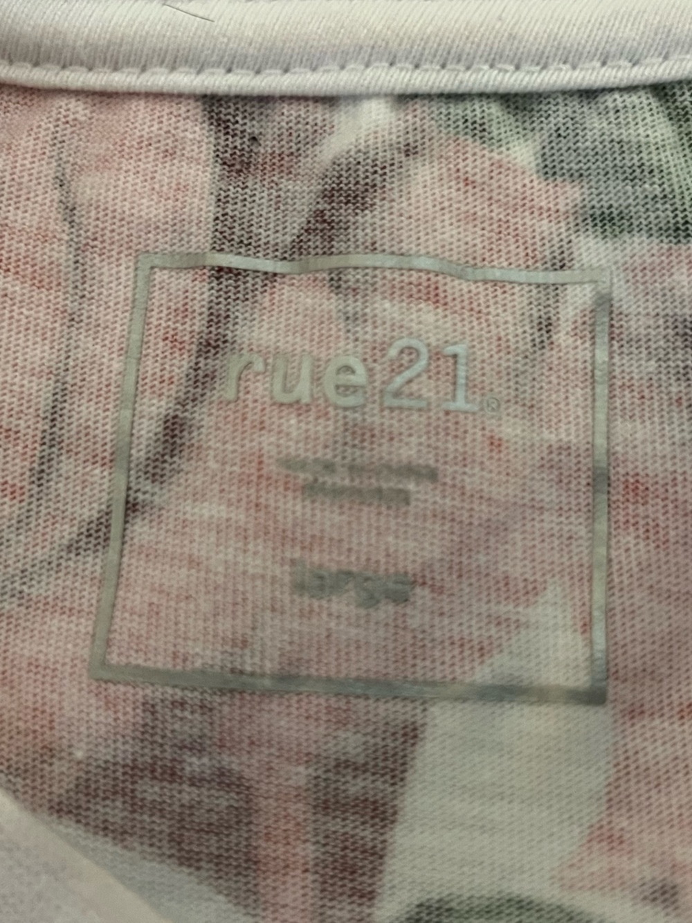 💢 2 FOR $14 💢Rue 21 Bleeding Roses Top - Picture 7 of 7